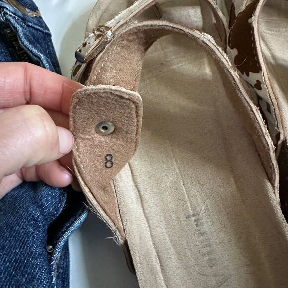 Natural Reflections Cream/Brown Cow Print Buckle Toe Loop Slip On Sandals - Picture 7 of 10